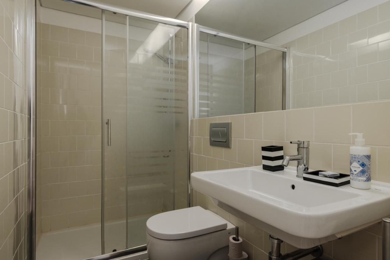 Flores Street Apartments Porto Luaran gambar